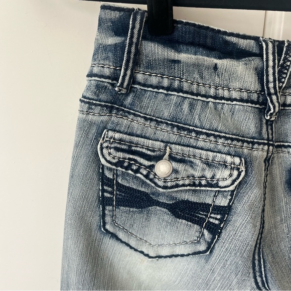 Almost Famous Low Rise Distressed Skinny Jeans Light Wash Sz 5 - Picture 9 of 16